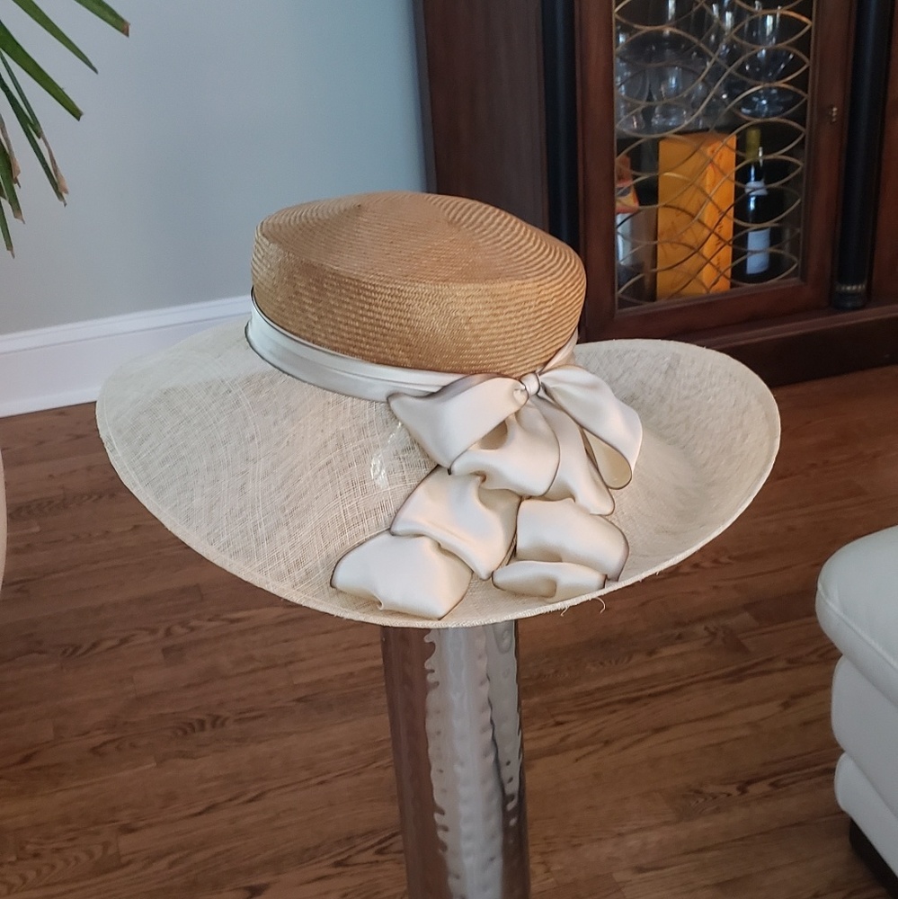 Louise green, beige derby hat